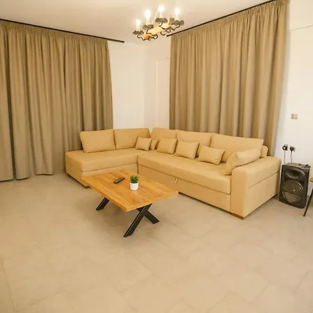 Sinani - Garden Oasis With Private Pool * 콜림비아