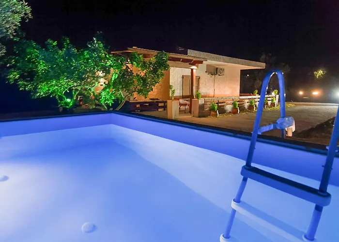 Sinani - Garden Oasis With Private Pool Prázdninový dům *