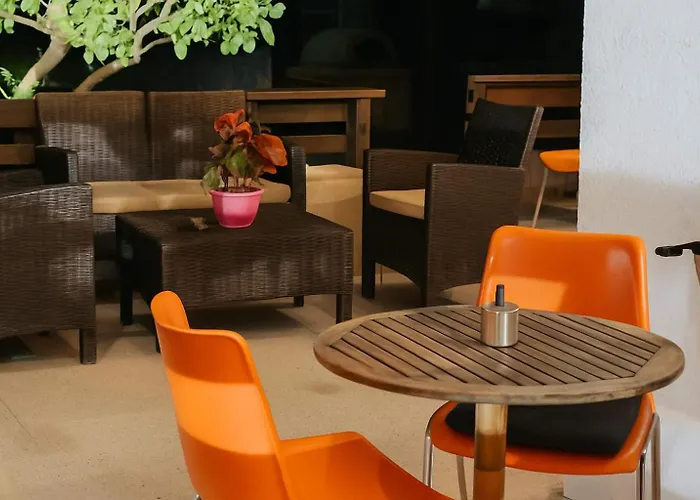 بيت للعطل Sinani - Garden Oasis With Private Pool