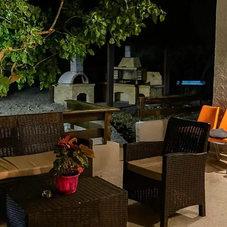 Sinani - Garden Oasis With Private Pool בית נופש קולימביה