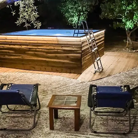 בית נופש Sinani - Garden Oasis With Private Pool *