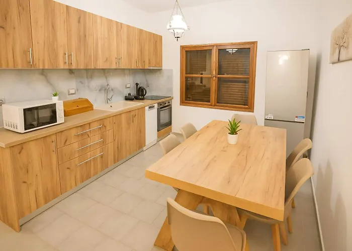 Sinani - Garden Oasis With Private Pool בית נופש קולימביה