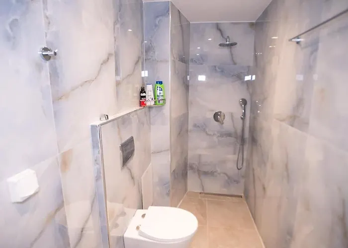 Сasa de vacaciones Sinani - Garden Oasis With Private Pool *