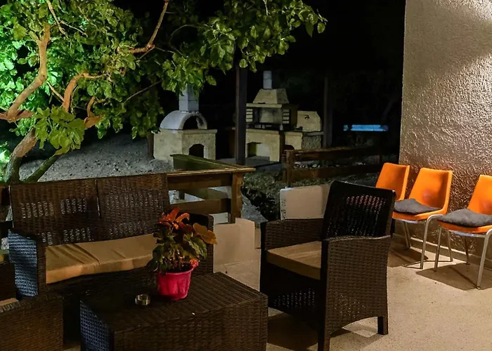 Sinani - Garden Oasis With Private Pool בית נופש קולימביה