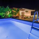 Sinani - Garden Oasis With Private Pool Дом отдыха *