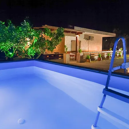 Sinani - Garden Oasis With Private Pool Tatil Evi *