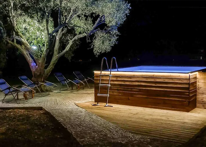 Sinani - Garden Oasis With Private Pool Vakantiehuis